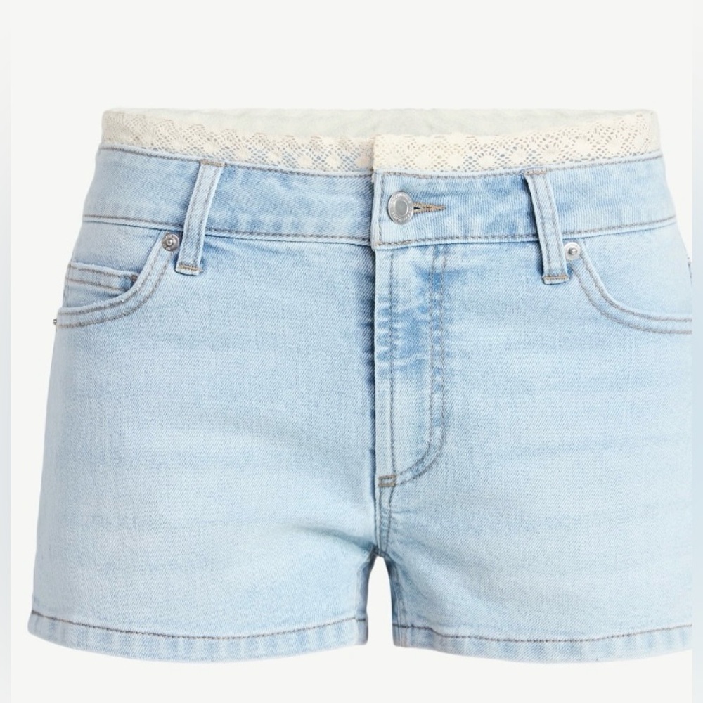NWT No Boundaries Elevated Denim Shorts Size 4 Light Wash Lace Waist Mid Rise